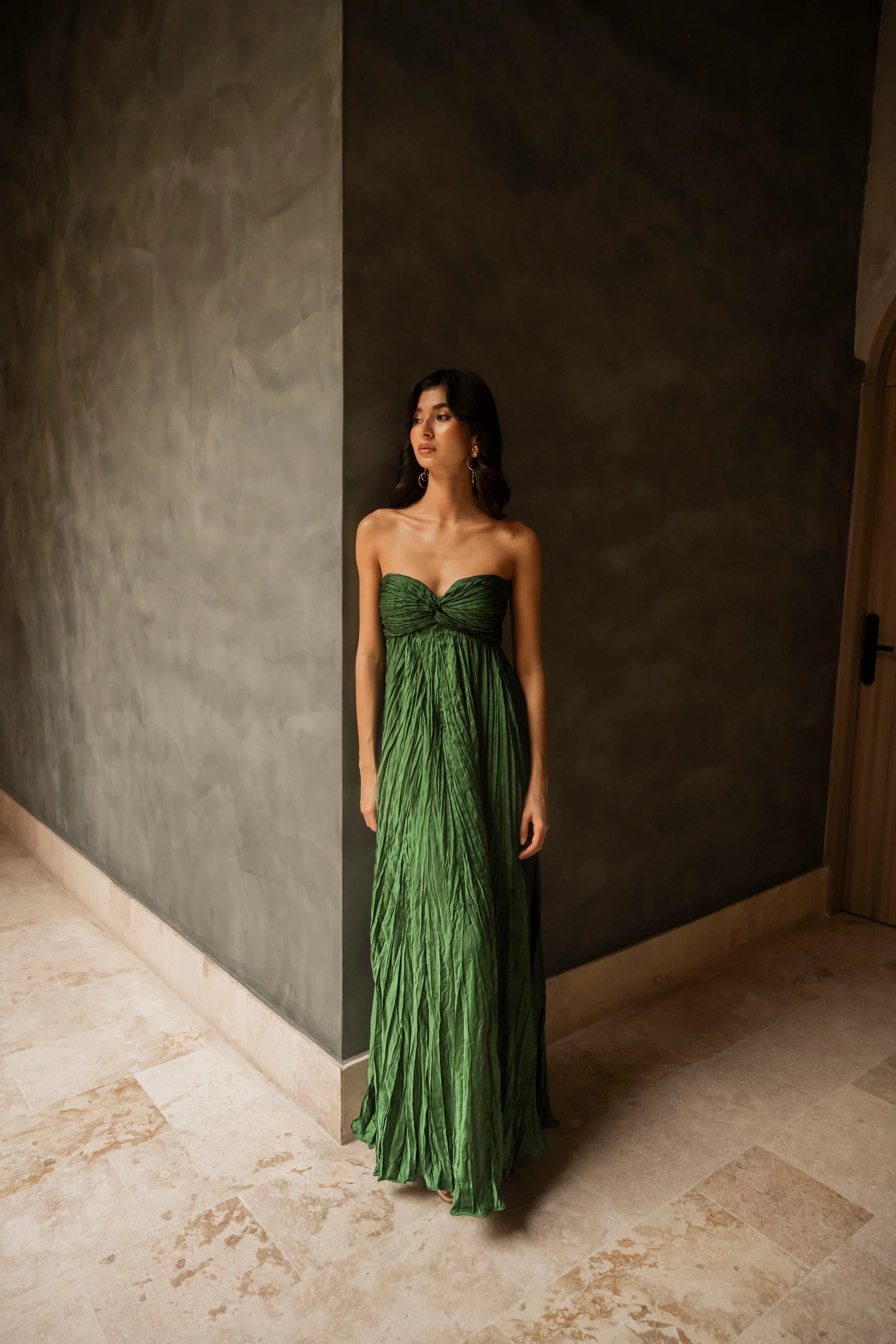 Elegant Strapless Pleated Maxi Dress – Emerald Green