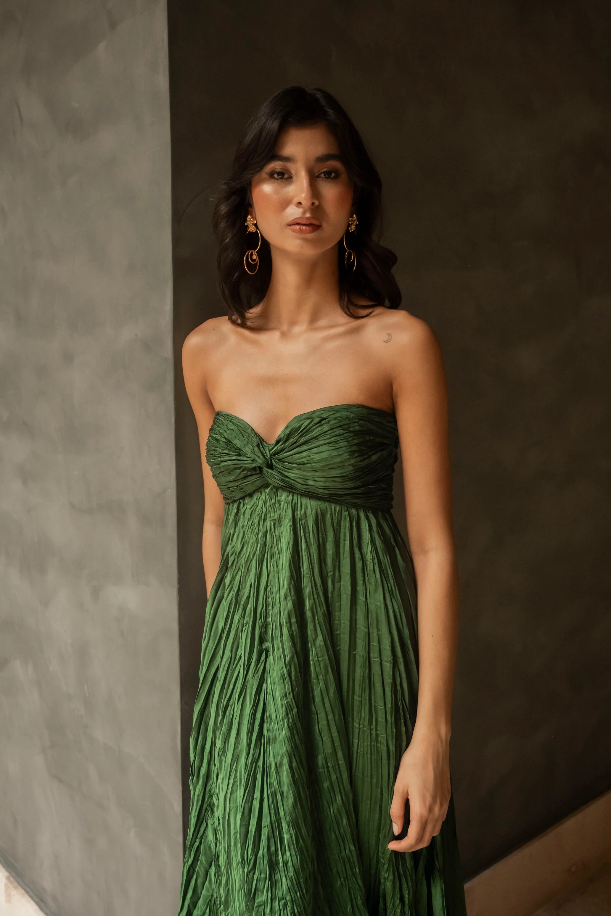 Elegant Strapless Pleated Maxi Dress – Emerald Green