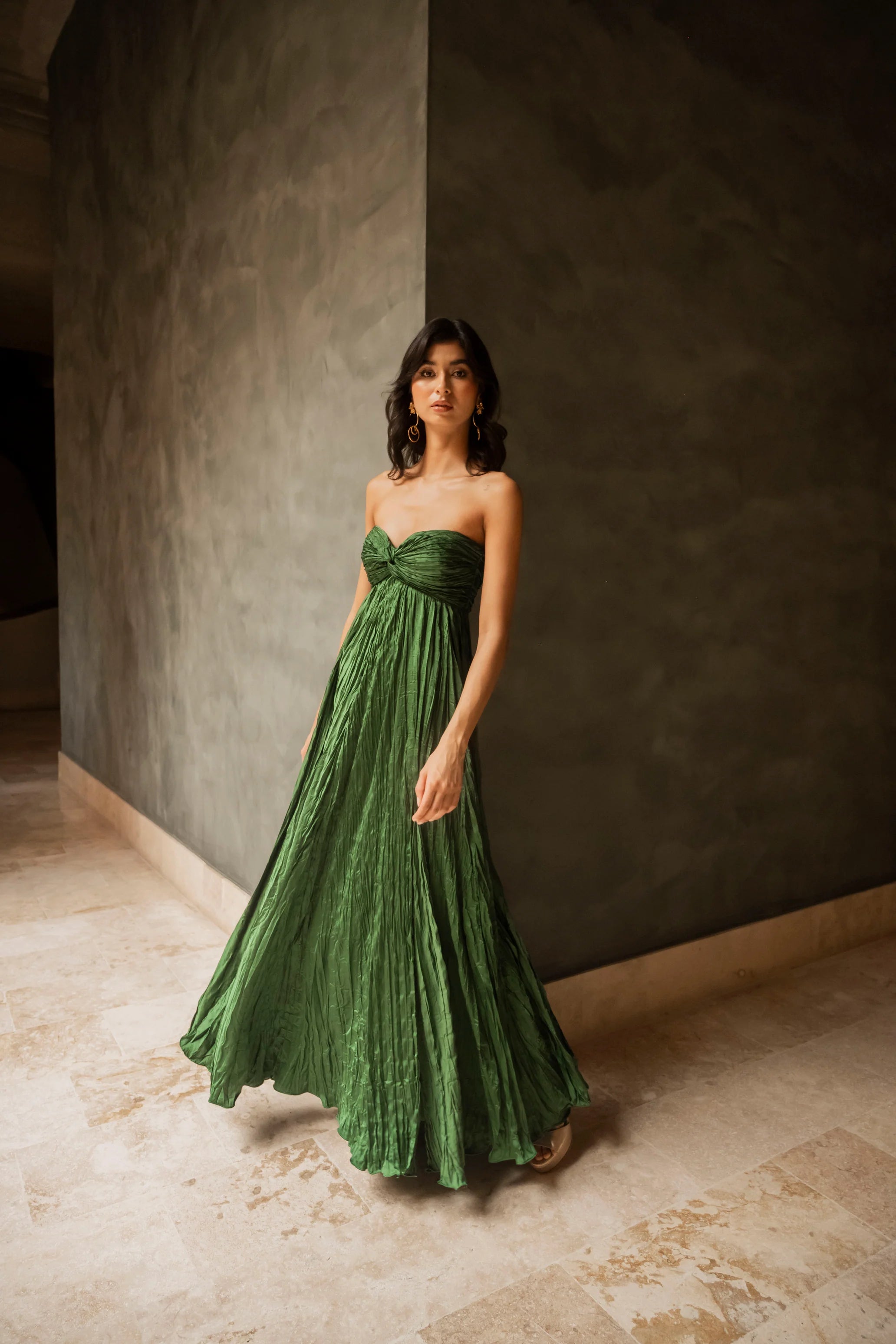 Elegant Strapless Pleated Maxi Dress – Emerald Green